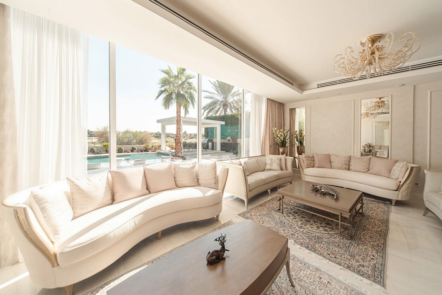 Contemporary Minimalism: Sleek Lines and Understated Grandeur